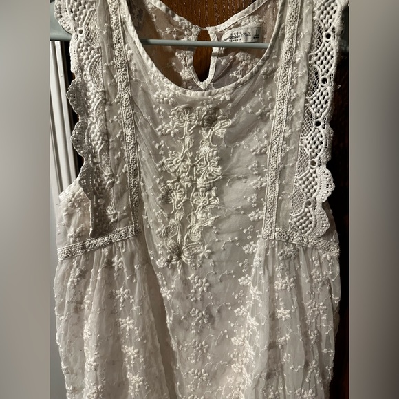 Abercrombie and Fitch Cream Lace Dress with Open Back Detail - Picture 4 of 4